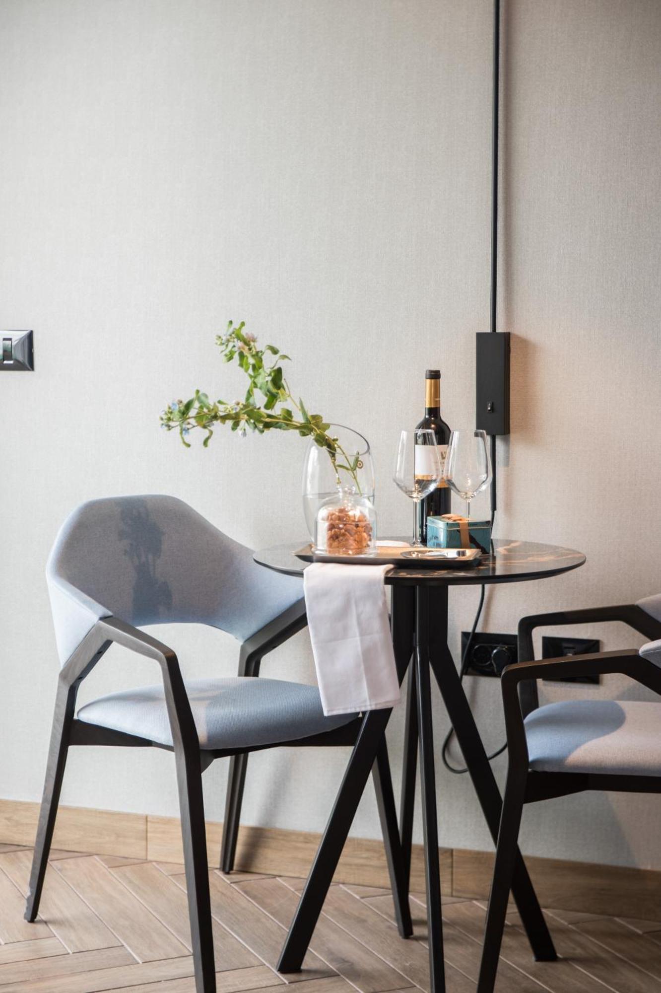 Almond Hotel - Adults Only Neve Ilan Exteriör bild