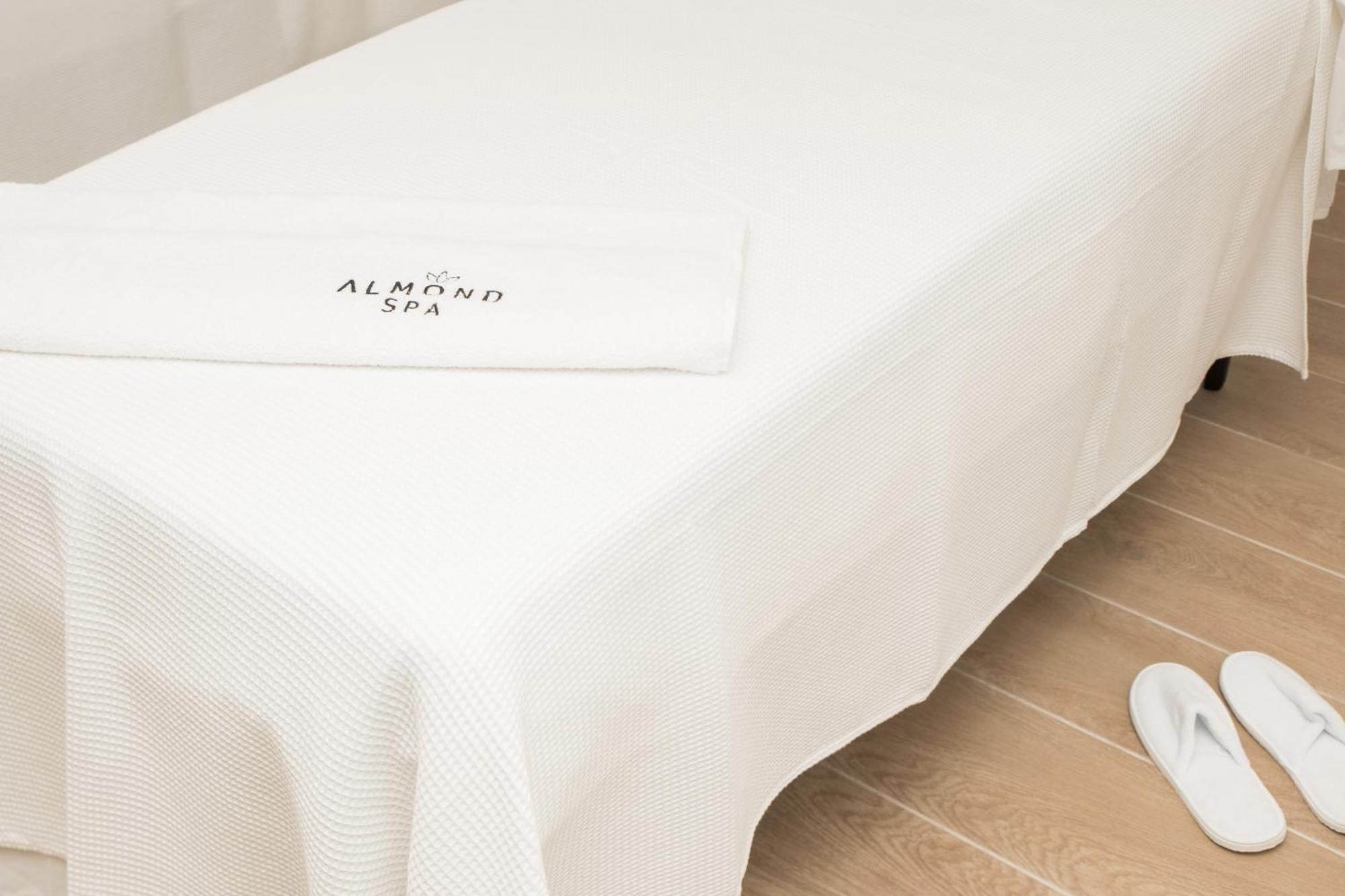 Almond Hotel - Adults Only Neve Ilan Exteriör bild