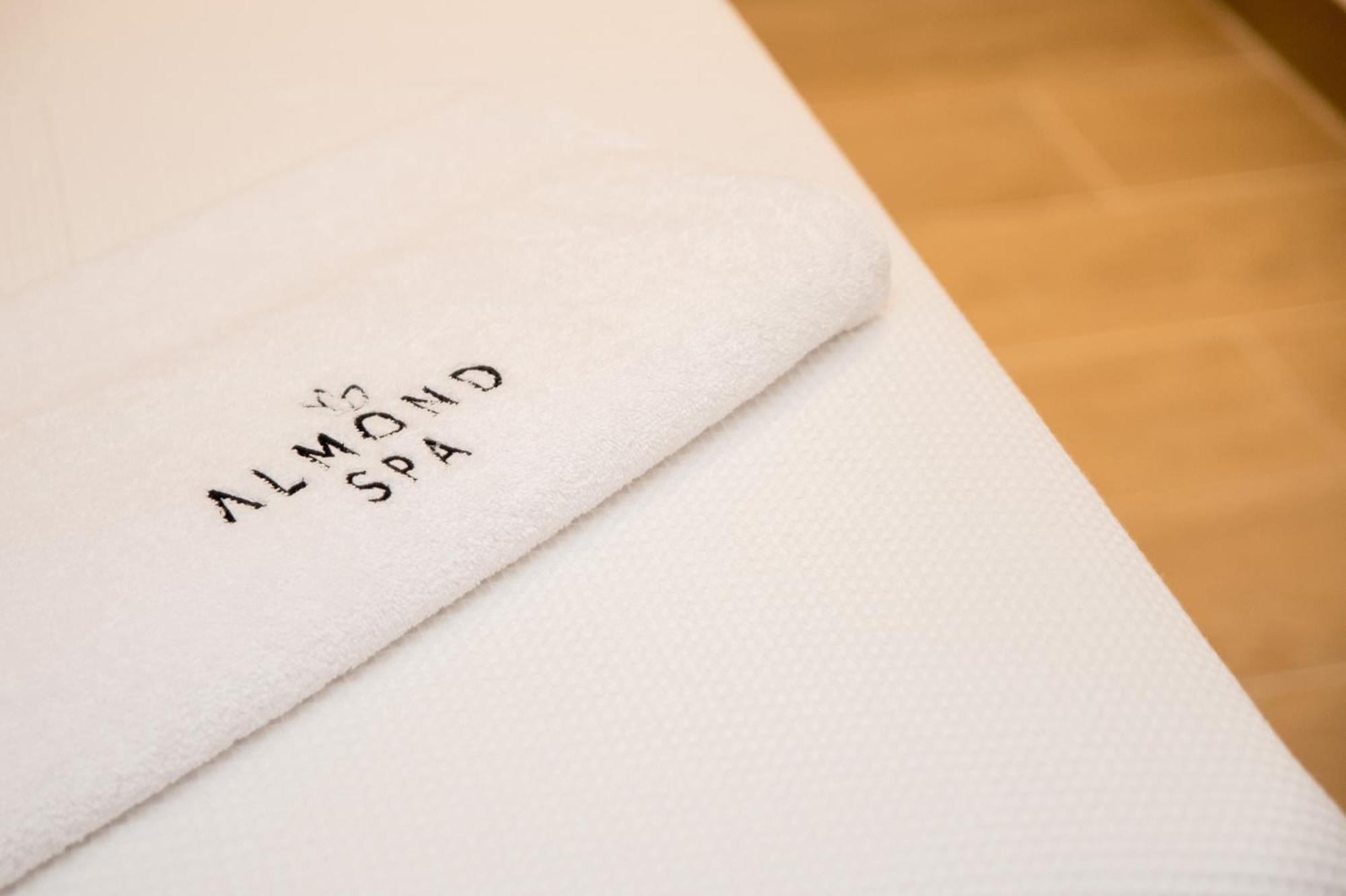 Almond Hotel - Adults Only Neve Ilan Exteriör bild