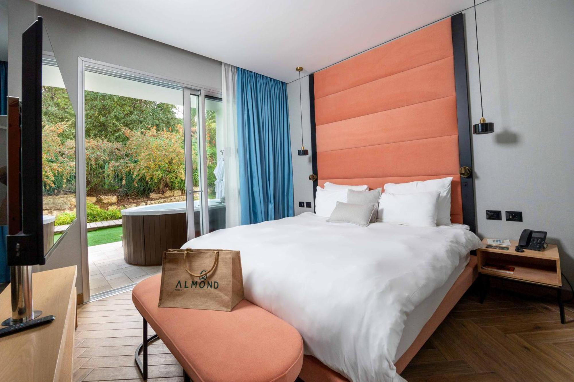 Almond Hotel - Adults Only Neve Ilan Exteriör bild