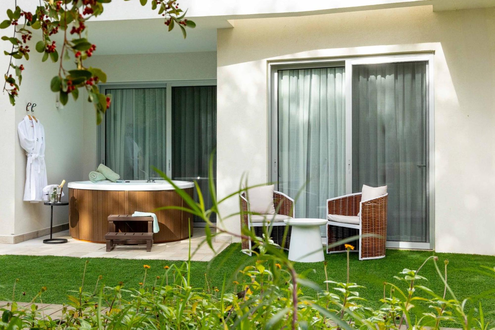Almond Hotel - Adults Only Neve Ilan Exteriör bild